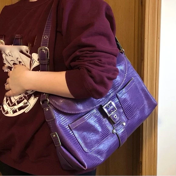 ⬇️ Valerie Stevens Purple Shoulder Bag with Sturdy Handles and Smooth Finish - Picture 6 of 17
